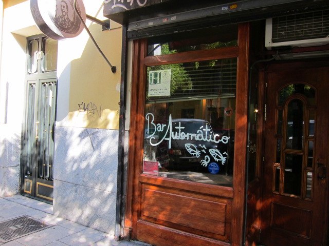 Bar Automático, bar de cañas en la calle Argumosa, Lavapiés, Madrid