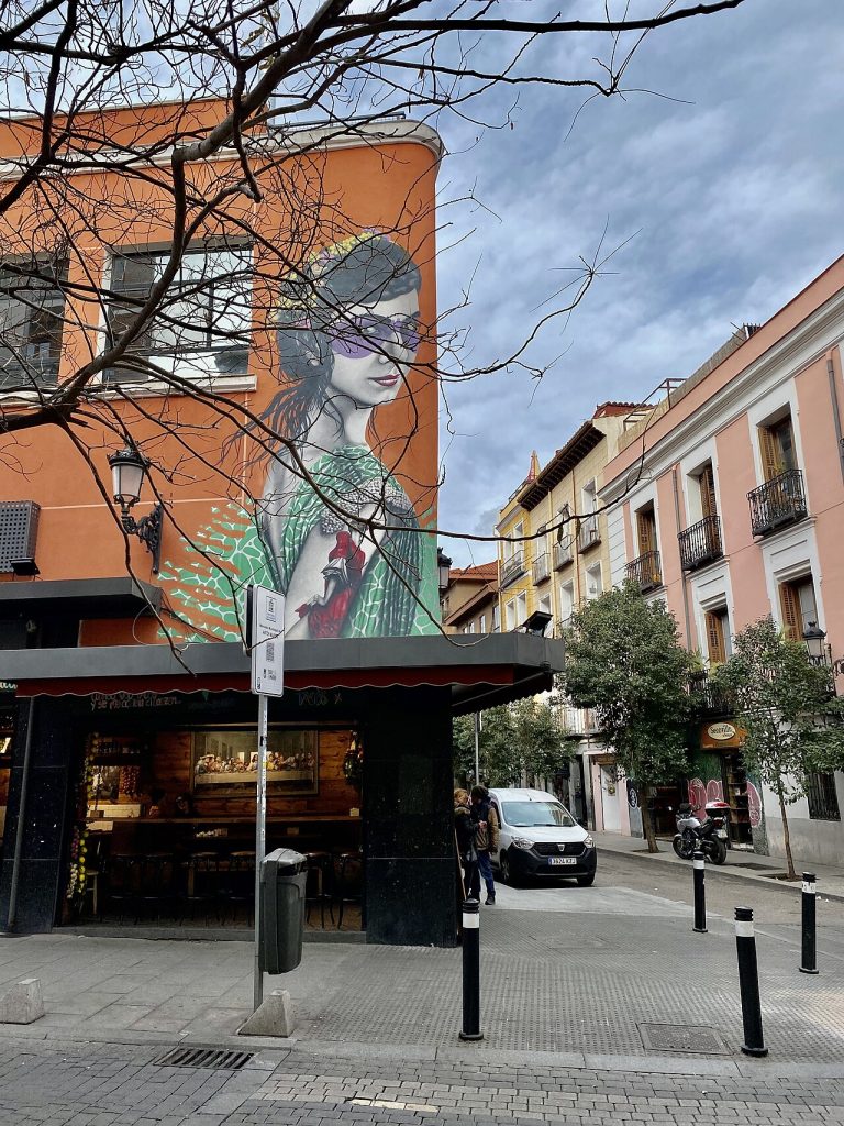 Mercado de Antón Martín, donde está el bar Latazo, Madrid